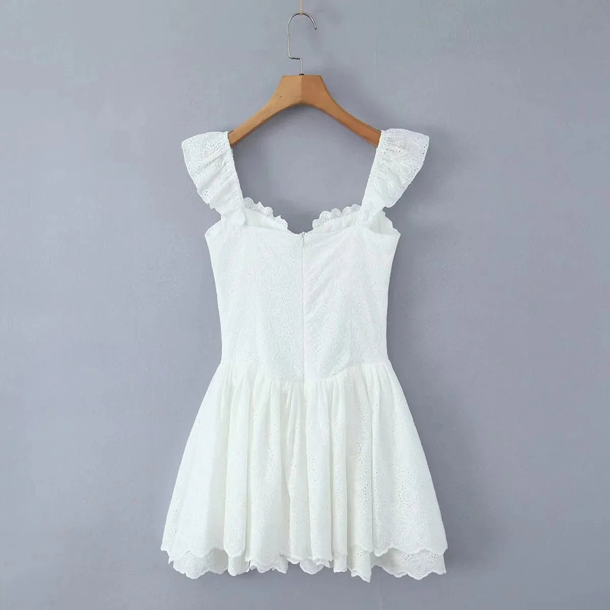 Dress Mirella – A Step Before the Truth