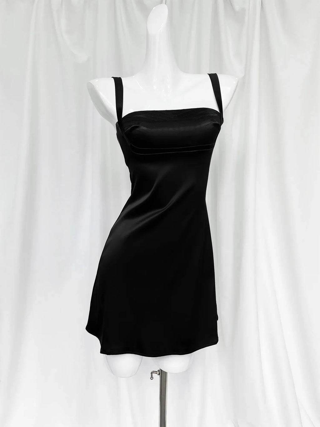 Dress Isadora – In Her Small Revolt