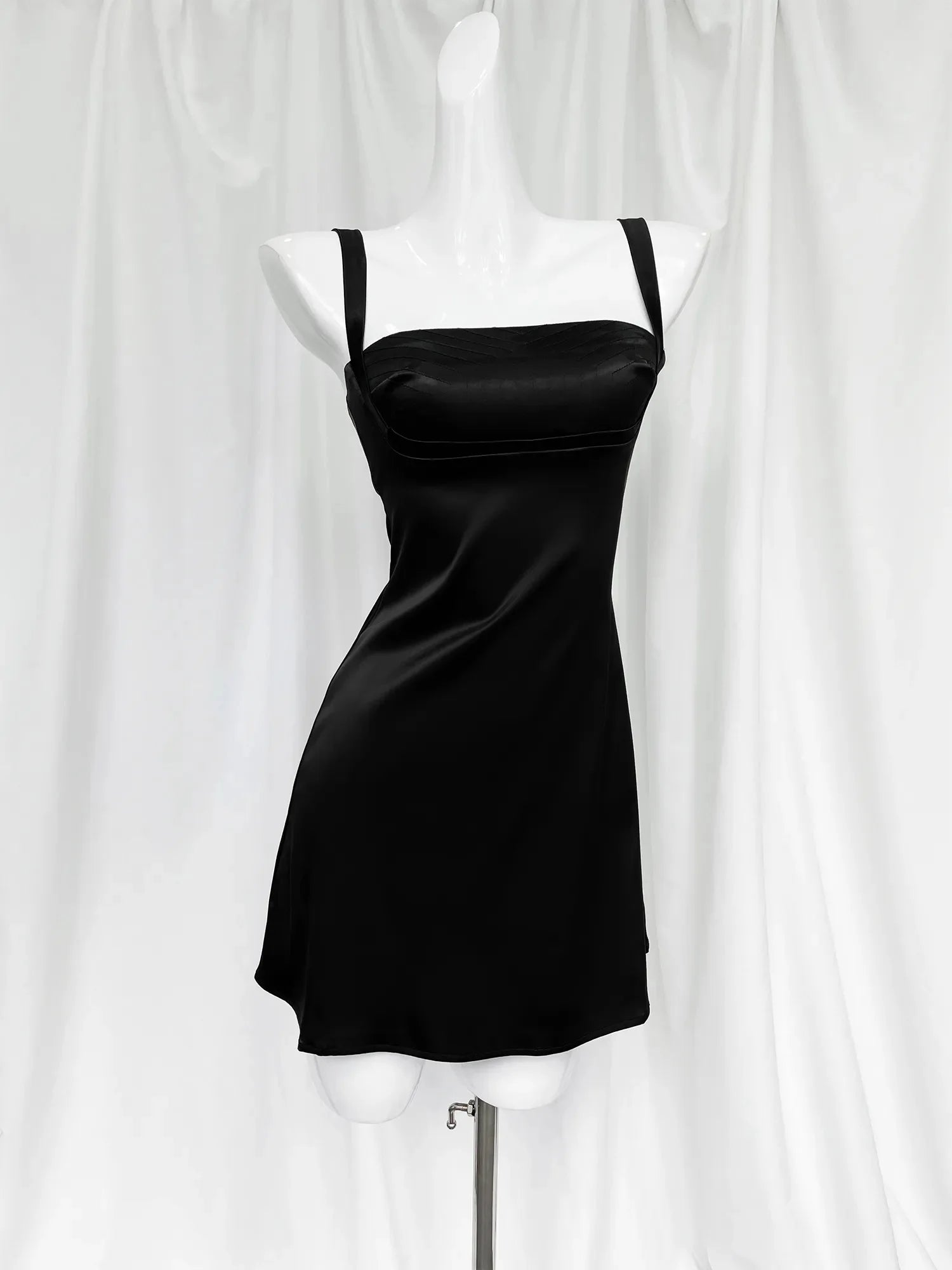 Dress Isadora – In Her Small Revolt